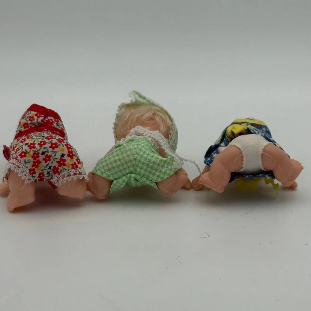 Vintage Miniature Baby Dolls Set of 3 Floral Gingham Outfits Bonnets 4.5 Inch - Picture 3 of 4